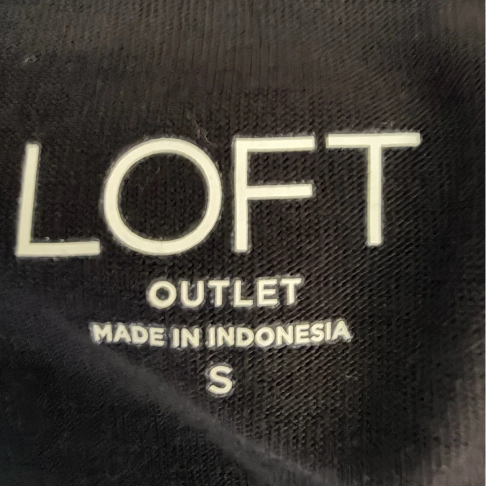 LOFT Black V-Neck Blouse - Picture 3 of 4